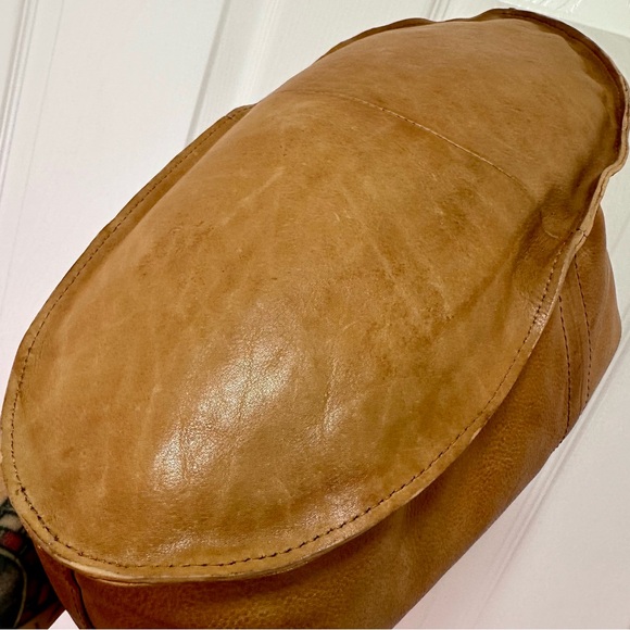 Genuine Leather Hobo Bag | One Size | Tan | NWT 👜 - Picture 9 of 15